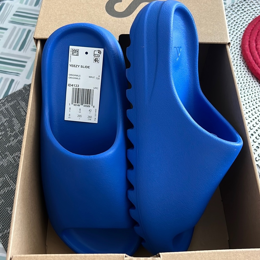 Yeezy Slides in Blue 8